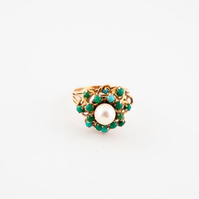 Bague en or jaune (585) formant une fleur...