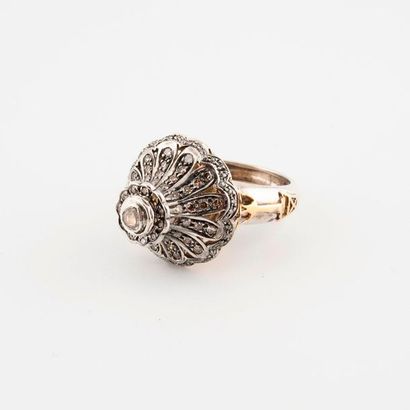 Bague en or jaune (585) et argent (min. 800)...