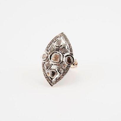 Bague navette en or jaune (585) et argent...