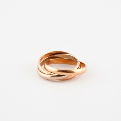 Bague trois anneaux en or trois tons (585).

Poids...