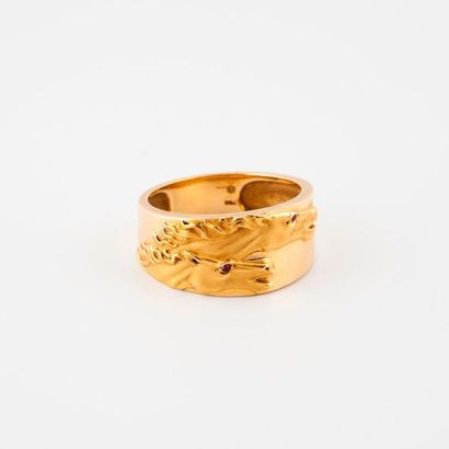 Bague bandeau en or jaune (750) mat et poli...