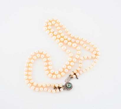 Collier à deux rangs de perles de culture...