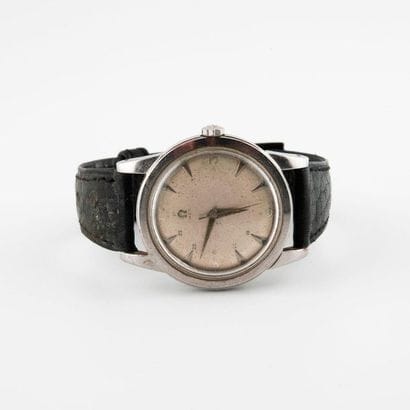 OMEGA


Man's wristwatch. 

Round steel case....
