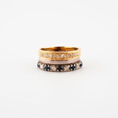 Bague formée de trois anneaux, l'un en or...