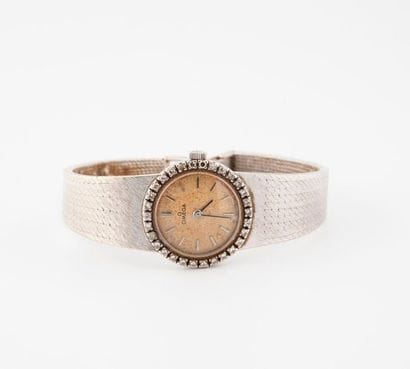 OMEGA


Lady's bracelet watch in white gold...