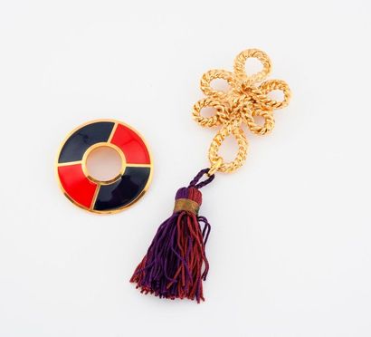 Yves Saint LAURENT


Broche ronde en métal...