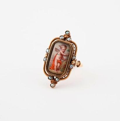 Yellow gold ring (750) set with a miniature...