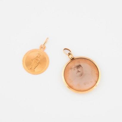 Religious medal in yellow gold (750) 

Weight:...