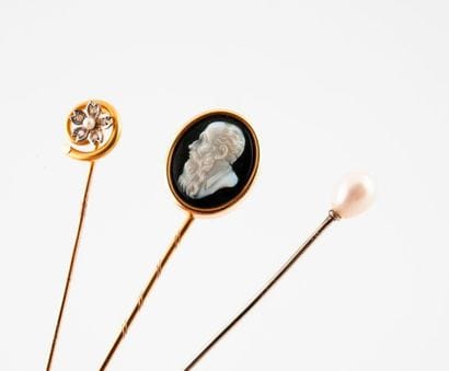 Set of three tie pins in yellow or white...