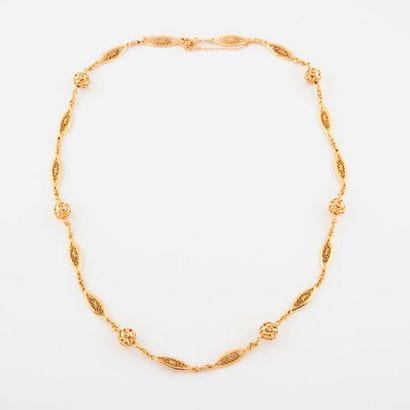 Necklace in yellow gold (750) with filigree...