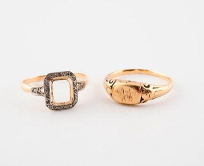 Yellow gold signet ring (750). 

Net weight...