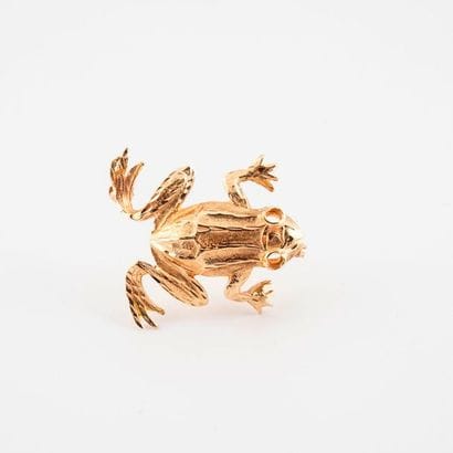 Chased yellow gold frog brooch (585).
Pin...