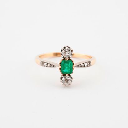 Yellow gold (750) and platinum (850) ring...