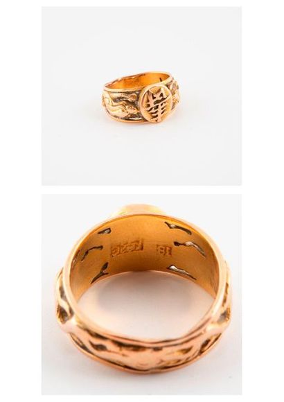 CHINA

Yellow and pink (585) gold ring centered...