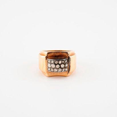 Yellow gold signet ring (750) with a bridge...