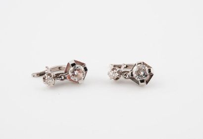 Pair of sleepers in white gold (750) and...