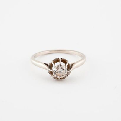Solitaire ring in white gold (750) and platinum...