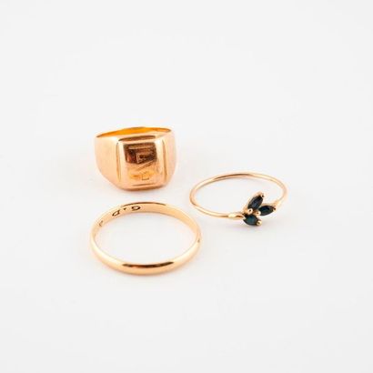 Three rings in yellow gold (750) :

- One...