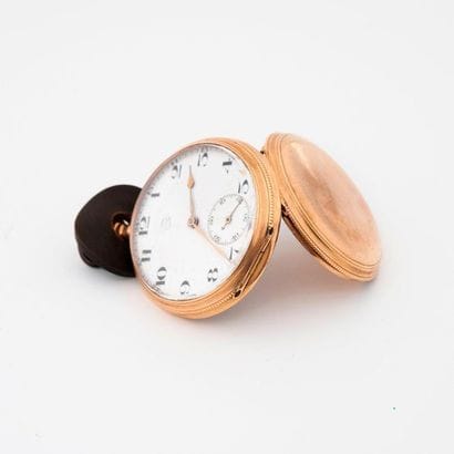 Gusset watch in yellow gold (750).

White...