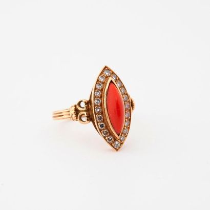 Marquise ring in yellow gold (750) centered...