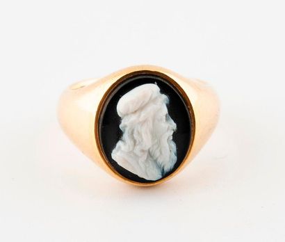 Yellow gold (750) signet ring set with an...