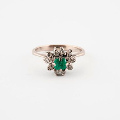 White gold (750) flower ring centered on...