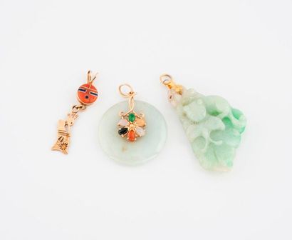 Three pendants:

- a small one in yellow...