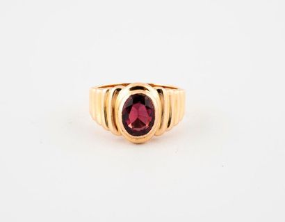 Yellow gold ring (750) with gadroons and...