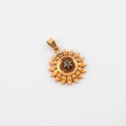 Yellow gold sun pendant (750) centered with...