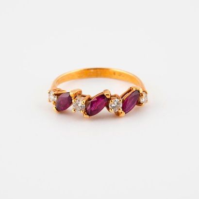 Yellow gold ring (750) set with alternating...