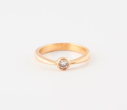 Yellow gold (750) ring set with a brilliant-cut...