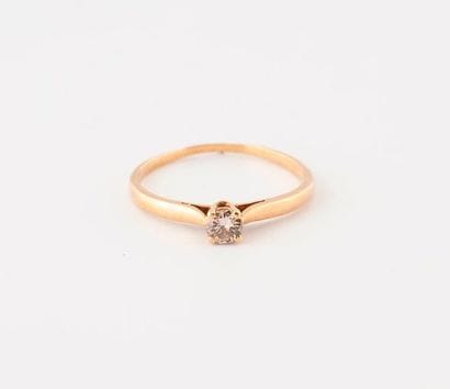 Solitaire ring in yellow gold (750) set with...