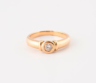 Yellow gold (750) ring set with a brilliant-cut...
