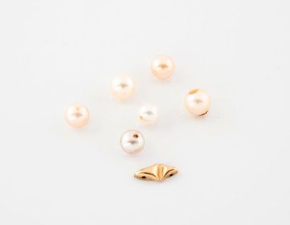 Debris of yellow gold links. 

Weight: 0.4...