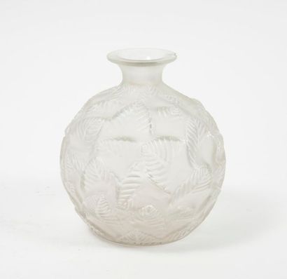 RENE LALIQUE (1860-1945)
Vase Ormeaux.
Modèle...