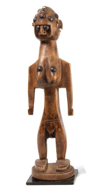 Mali, bambara
Female statue. 
Wood represented...
