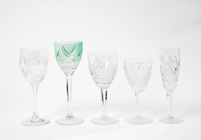 *Partie de service de verres à pieds en cristal...