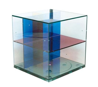 Pivoting end-of-sofa furniture.
In glass...