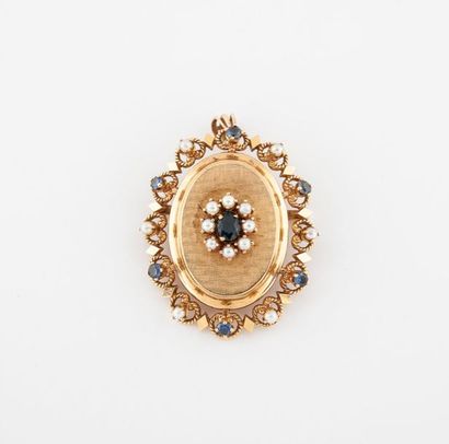 Broche formant pendentif en or jaune (750),...