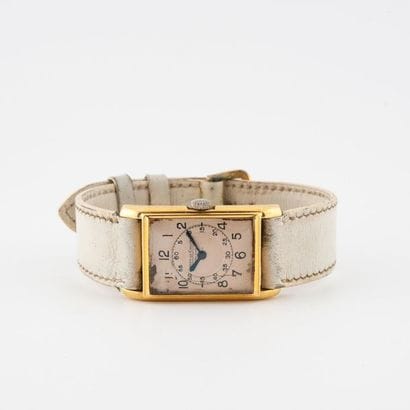 JAEGER LE COULTRE
Montre bracelet de dame.
Boîtier...