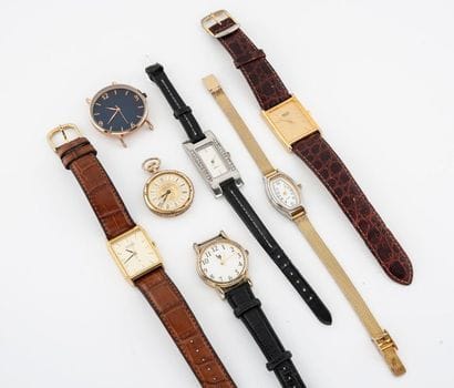Lot de montres et une montre de col en métal...