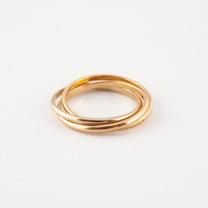 Bague trois anneaux en or de trois tons (750)....
