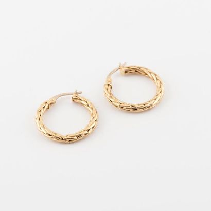 Paire de créoles en or jaune (750) à maille...