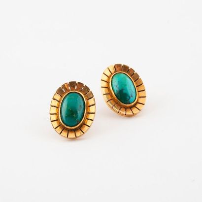 Paire de puces d'oreilles en or jaune (750)...