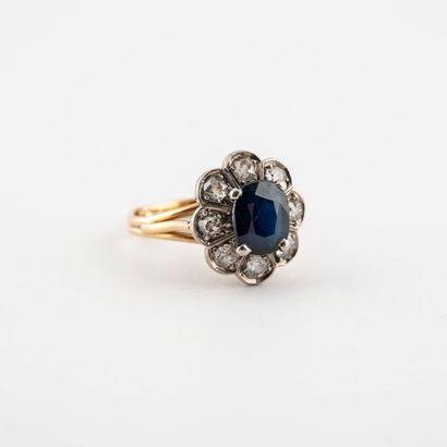Bague marguerite en or jaune (750) et platine...