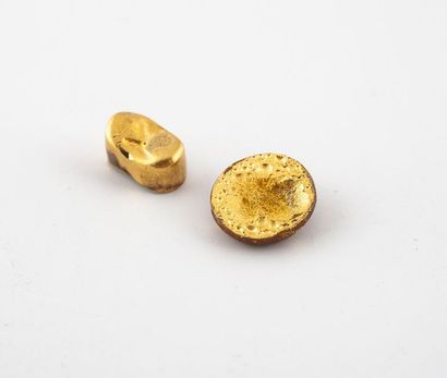Lot comprenant : 
- Débris d'or dentaire...