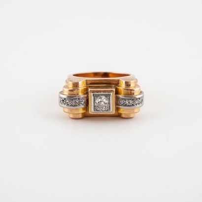 Importante bague chevalière en or jaune (750)...