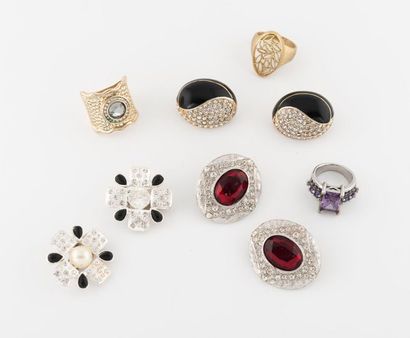 Petit lot de bijoux fantaisie en métal et...