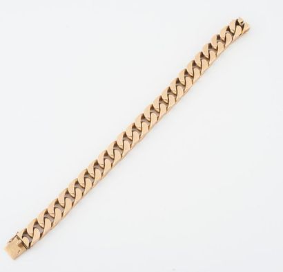 Bracelet en or (750) jaune à maille gourmette.
Fermoir...