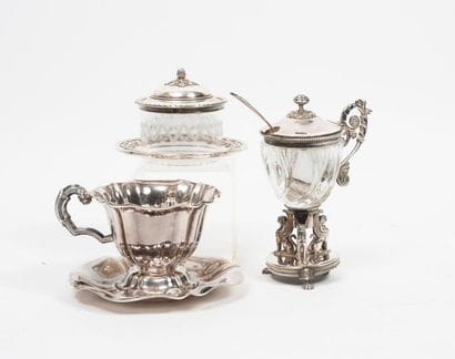 PARIS, 1819-1838
Moutardier à corps en verre...